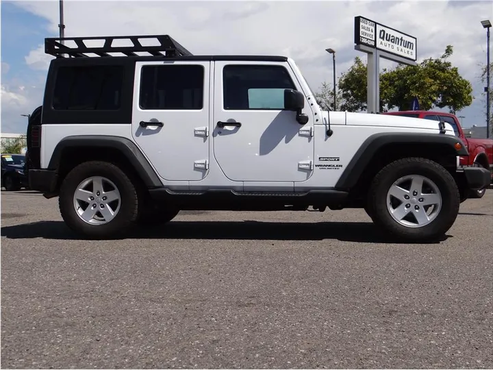 WHITE, 2017 JEEP WRANGLER UNLIMITED Image 6