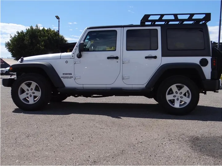 WHITE, 2017 JEEP WRANGLER UNLIMITED Image 2