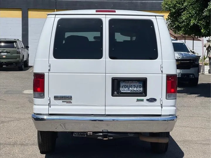 WHITE, 2011 FORD E350 SUPER DUTY PASSENGER Image 4