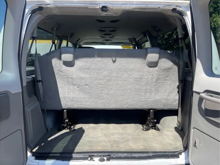 WHITE, 2011 FORD E350 SUPER DUTY PASSENGER Image 10