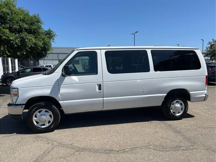 WHITE, 2011 FORD E350 SUPER DUTY PASSENGER Image 2