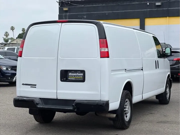 WHITE, 2017 CHEVROLET EXPRESS 3500 CARGO Image 5