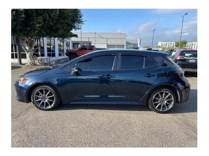 BLUE, 2021 TOYOTA COROLLA HATCHBACK Image 2