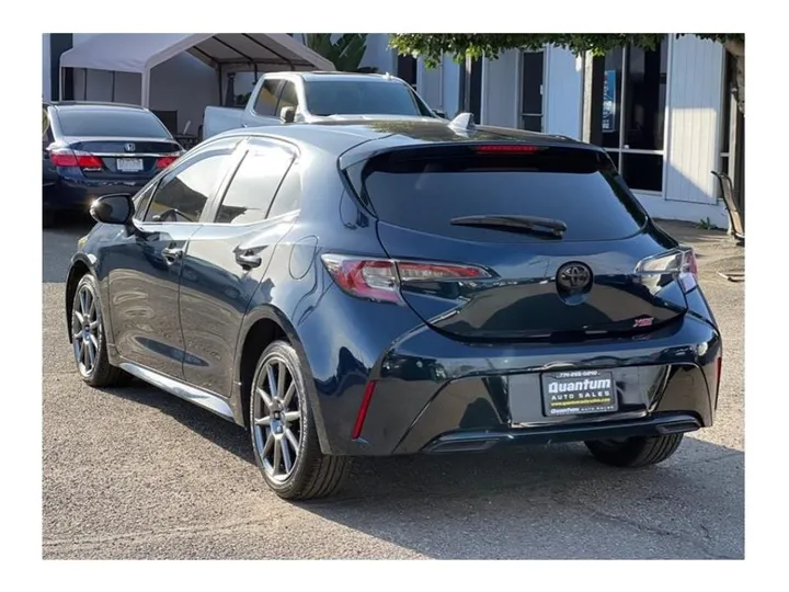 BLUE, 2021 TOYOTA COROLLA HATCHBACK Image 3