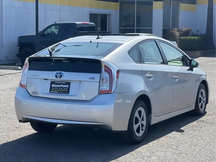 SILVER, 2014 TOYOTA PRIUS Image 5