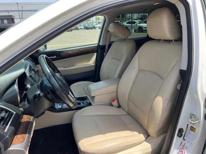 WHITE, 2017 SUBARU OUTBACK Image 11