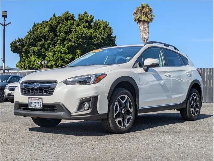 WHITE, 2018 SUBARU CROSSTREK Image 1