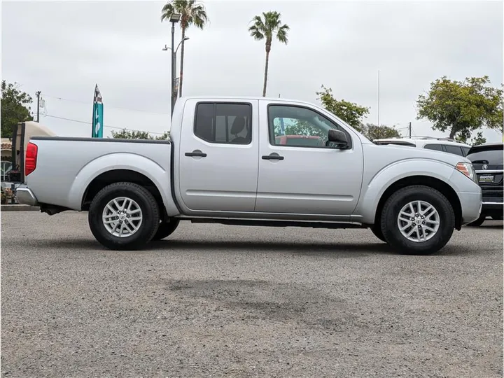 SILVER, 2019 NISSAN FRONTIER CREW CAB Image 6