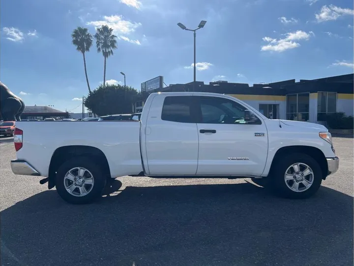 WHITE, 2014 TOYOTA TUNDRA DOUBLE CAB Image 6