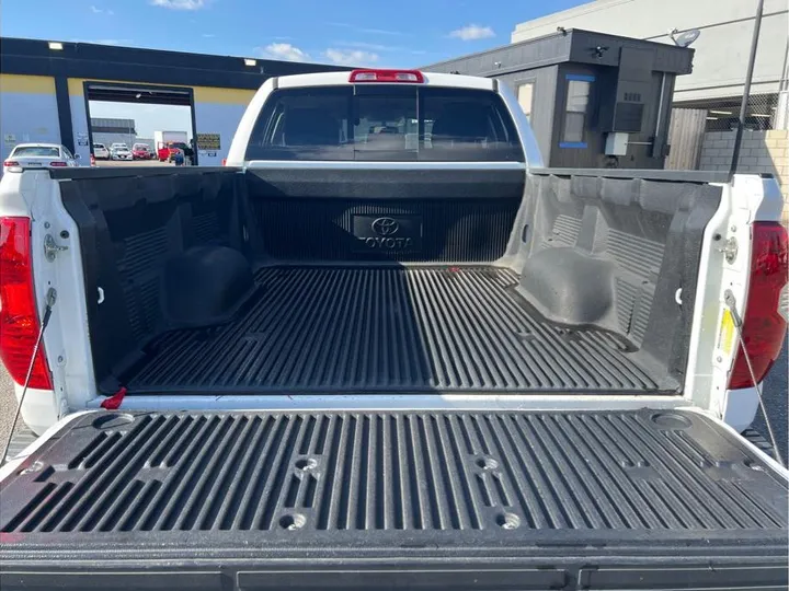 WHITE, 2014 TOYOTA TUNDRA DOUBLE CAB Image 14