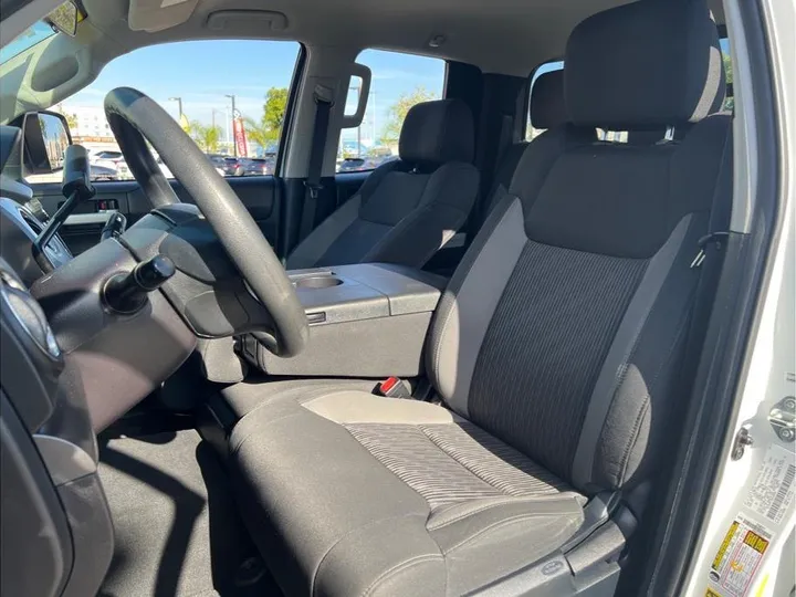 WHITE, 2014 TOYOTA TUNDRA DOUBLE CAB Image 10