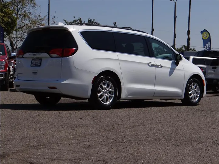 WHITE, 2020 CHRYSLER VOYAGER Image 5