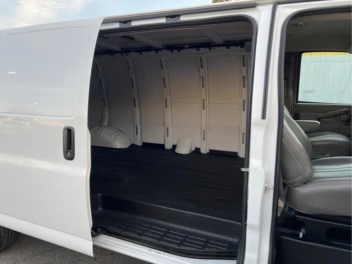 WHITE, 2023 CHEVROLET EXPRESS 2500 CARGO Image 13