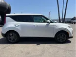 WHITE, 2020 KIA SOUL Thumnail Image 6