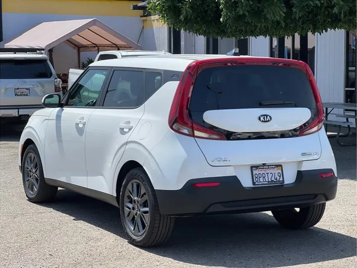 WHITE, 2020 KIA SOUL Image 3