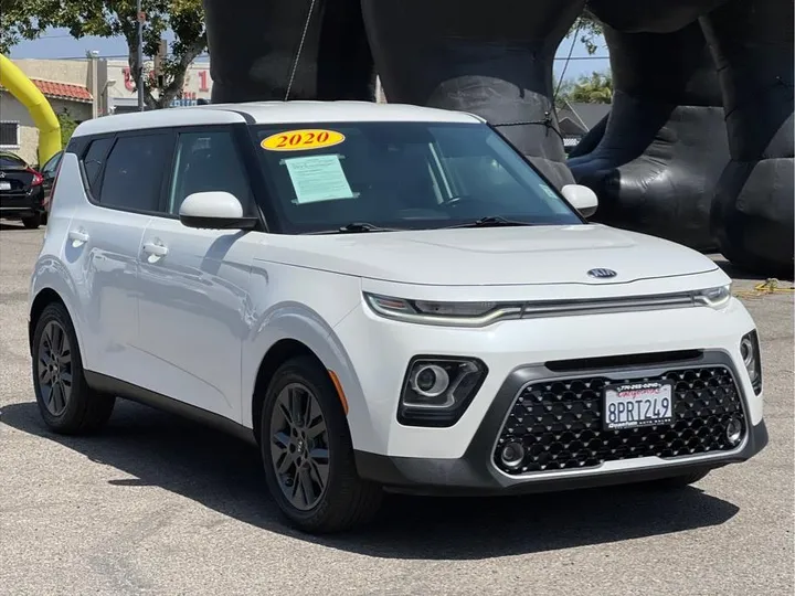 WHITE, 2020 KIA SOUL Image 7