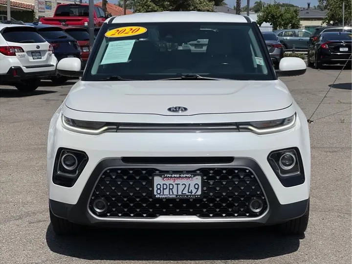 WHITE, 2020 KIA SOUL Image 8