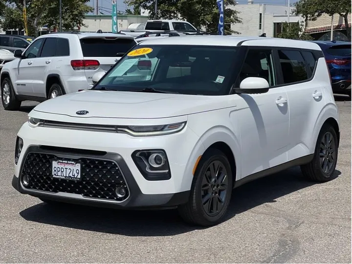 WHITE, 2020 KIA SOUL Image 1