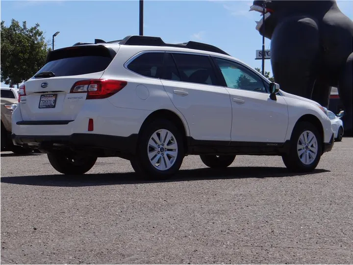 WHITE, 2016 SUBARU OUTBACK Image 4