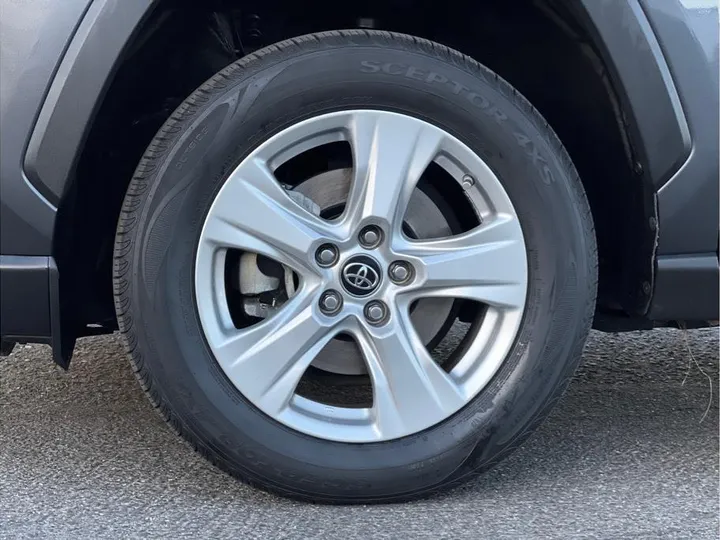 GRAY, 2019 TOYOTA RAV4 Image 9