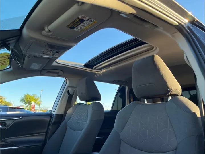 GRAY, 2019 TOYOTA RAV4 Image 17