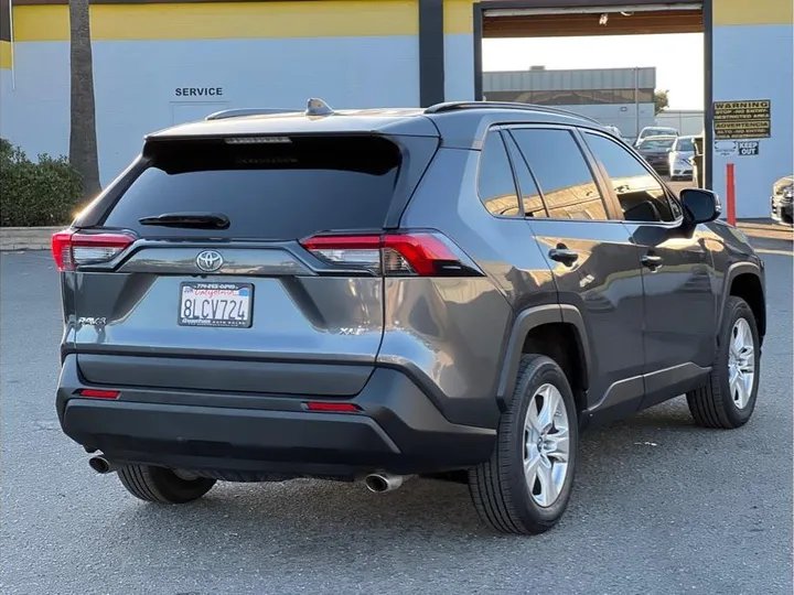 GRAY, 2019 TOYOTA RAV4 Image 5