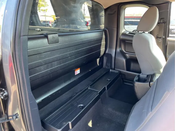 GRAY, 2019 TOYOTA TACOMA ACCESS CAB Image 13