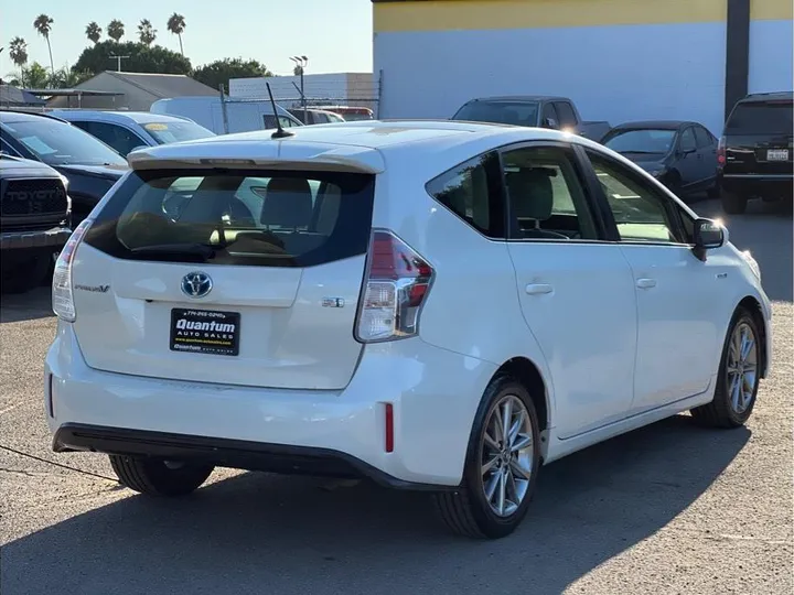 WHITE, 2016 TOYOTA PRIUS V Image 5