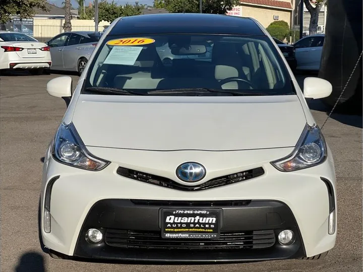 WHITE, 2016 TOYOTA PRIUS V Image 8