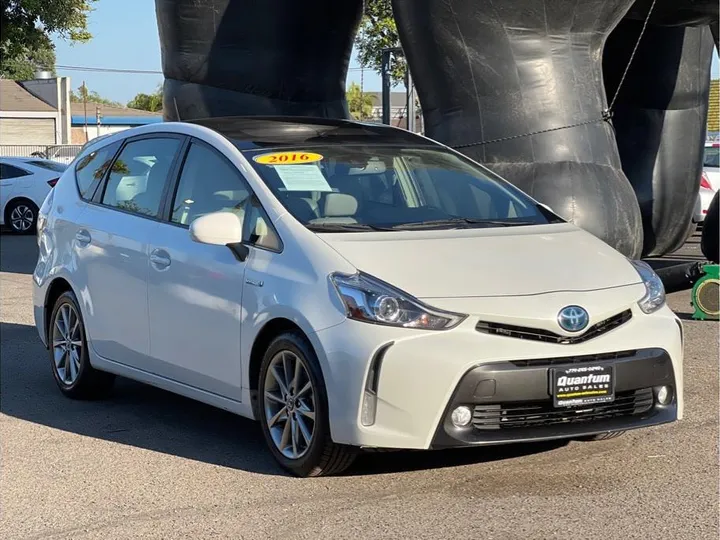 WHITE, 2016 TOYOTA PRIUS V Image 7