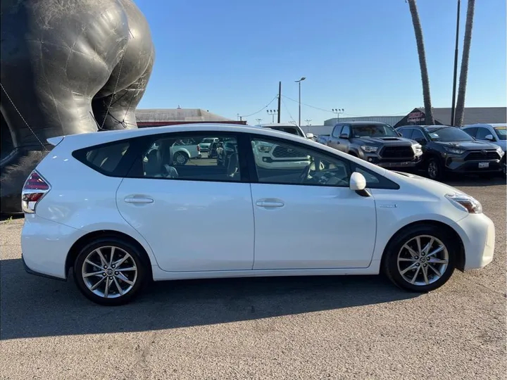 WHITE, 2016 TOYOTA PRIUS V Image 6