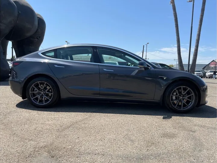 GRAY, 2018 TESLA MODEL 3 Image 6