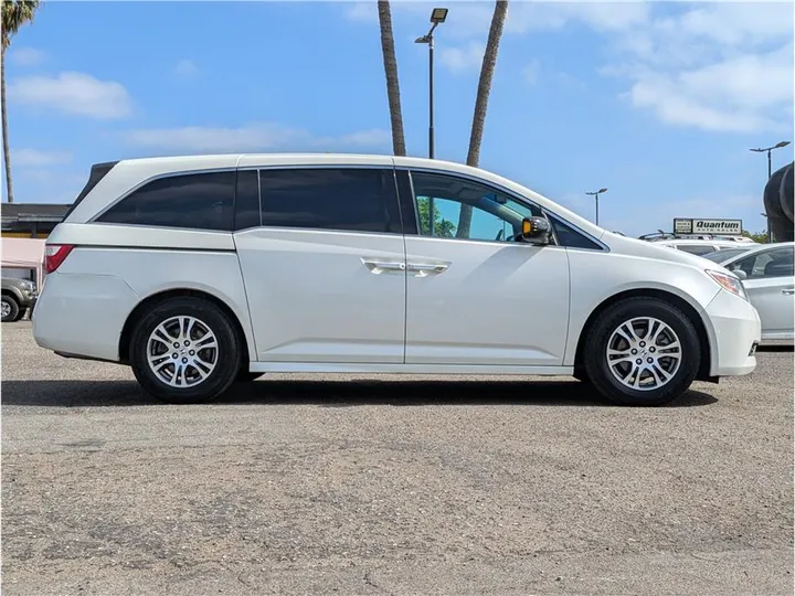 WHITE, 2012 HONDA ODYSSEY Image 6