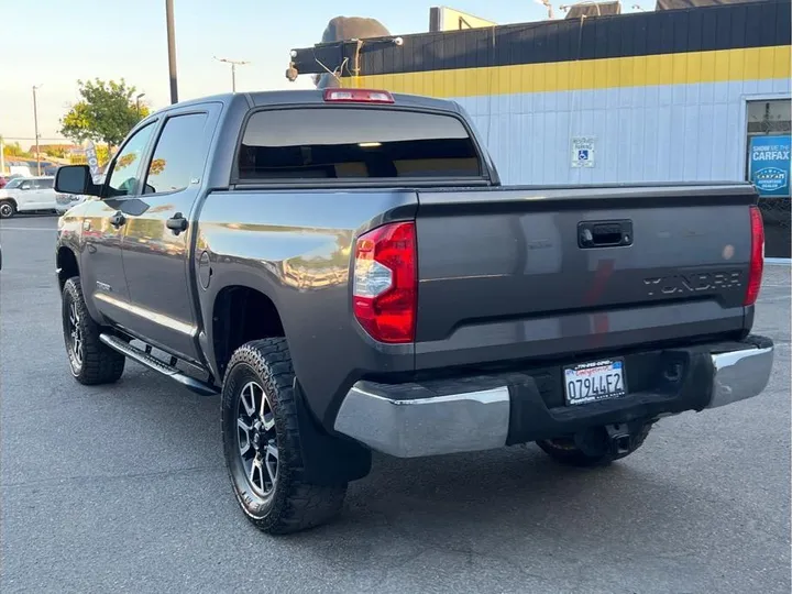 GRAY, 2017 TOYOTA TUNDRA CREWMAX Image 3