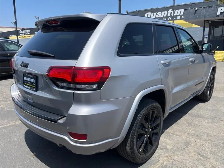 SILVER, 2017 JEEP GRAND CHEROKEE Image 5