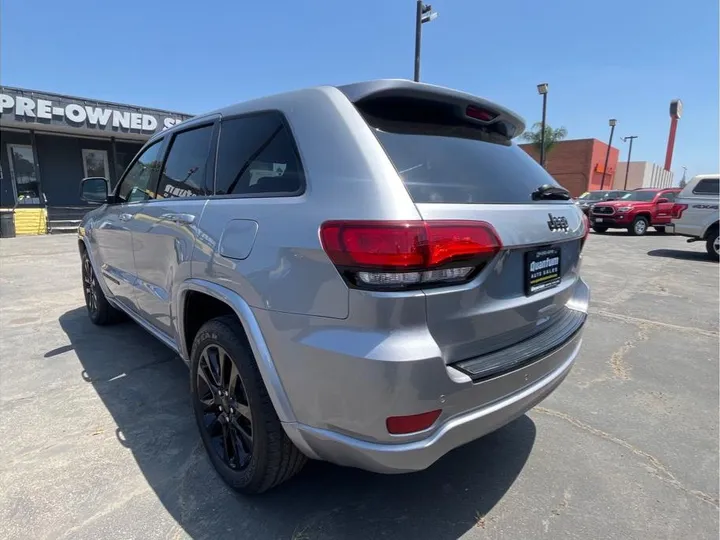 SILVER, 2017 JEEP GRAND CHEROKEE Image 7