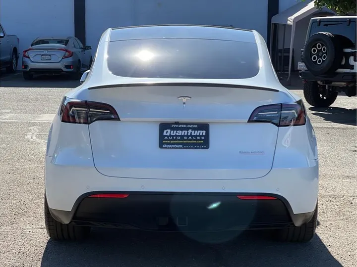 WHITE, 2020 TESLA MODEL Y Image 4