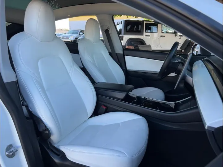 WHITE, 2020 TESLA MODEL Y Image 12