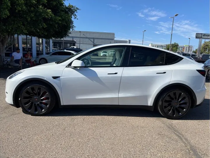 WHITE, 2020 TESLA MODEL Y Image 2