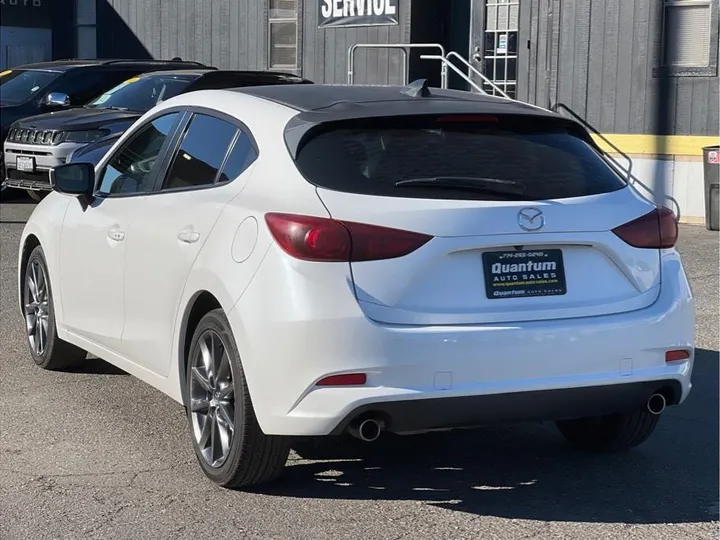 WHITE, 2018 MAZDA MAZDA3 Image 3