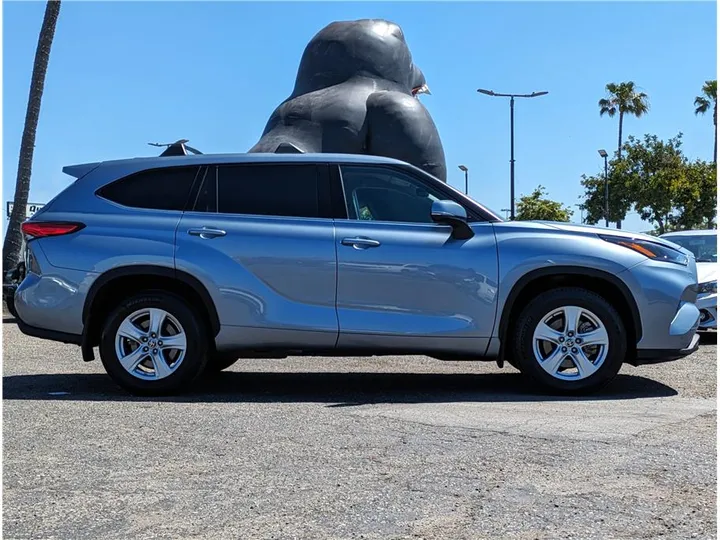 GRAY, 2022 TOYOTA HIGHLANDER Image 6