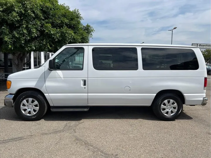 WHITE, 2004 FORD E150 PASSENGER Image 2