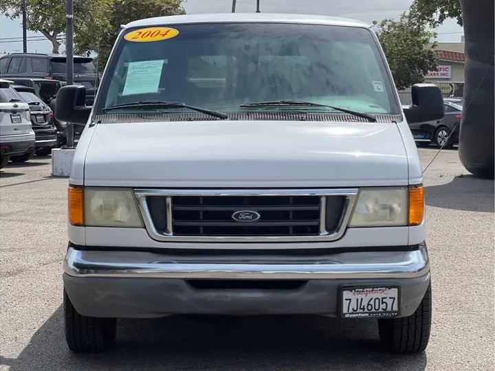 WHITE, 2004 FORD E150 PASSENGER Image 8