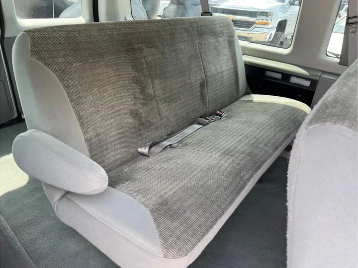 WHITE, 2004 FORD E150 PASSENGER Image 14