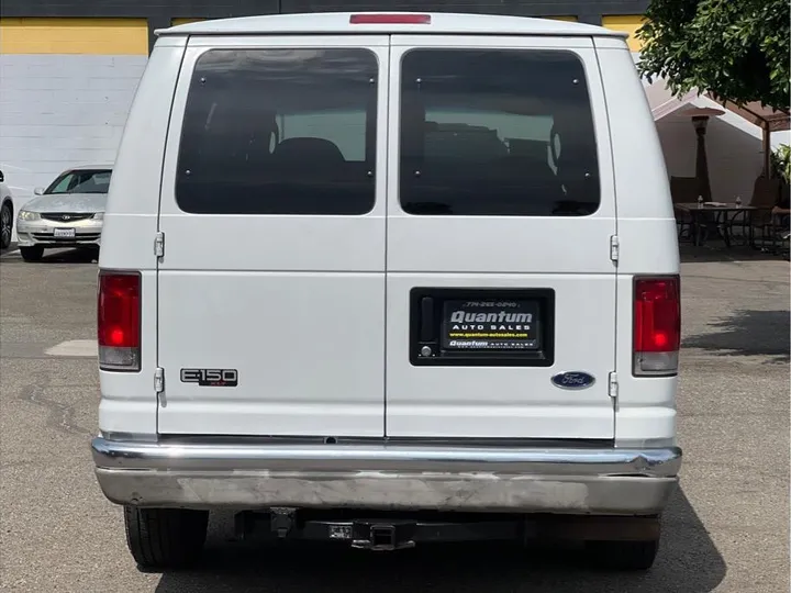 WHITE, 2004 FORD E150 PASSENGER Image 4