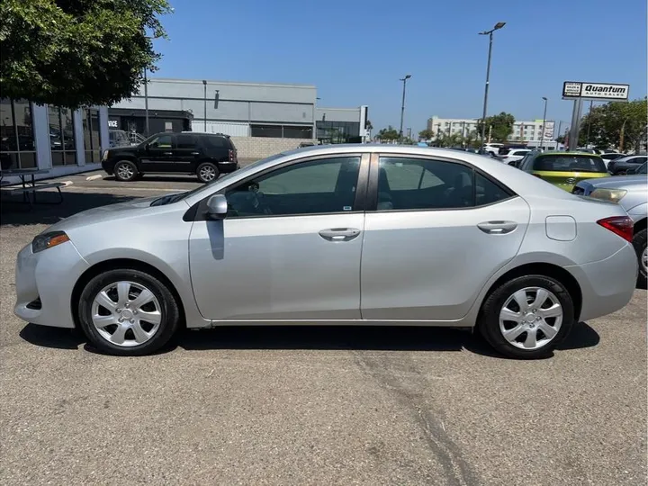 SILVER, 2019 TOYOTA COROLLA Image 2