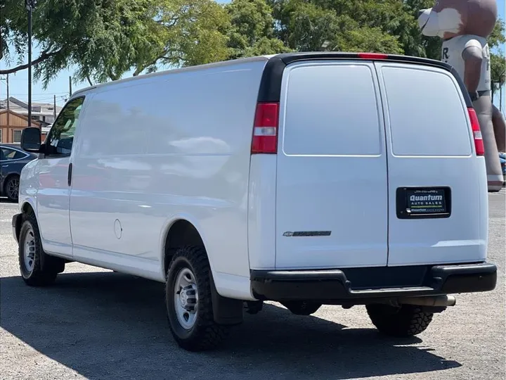 WHITE, 2017 CHEVROLET EXPRESS 3500 CARGO Image 3