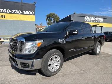 BLACK, 2017 NISSAN TITAN CREW CAB Image 24