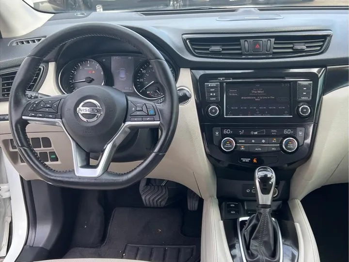 WHITE, 2019 NISSAN ROGUE SPORT Image 14