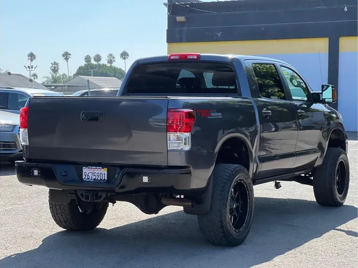 GRAY, 2012 TOYOTA TUNDRA CREWMAX Image 5